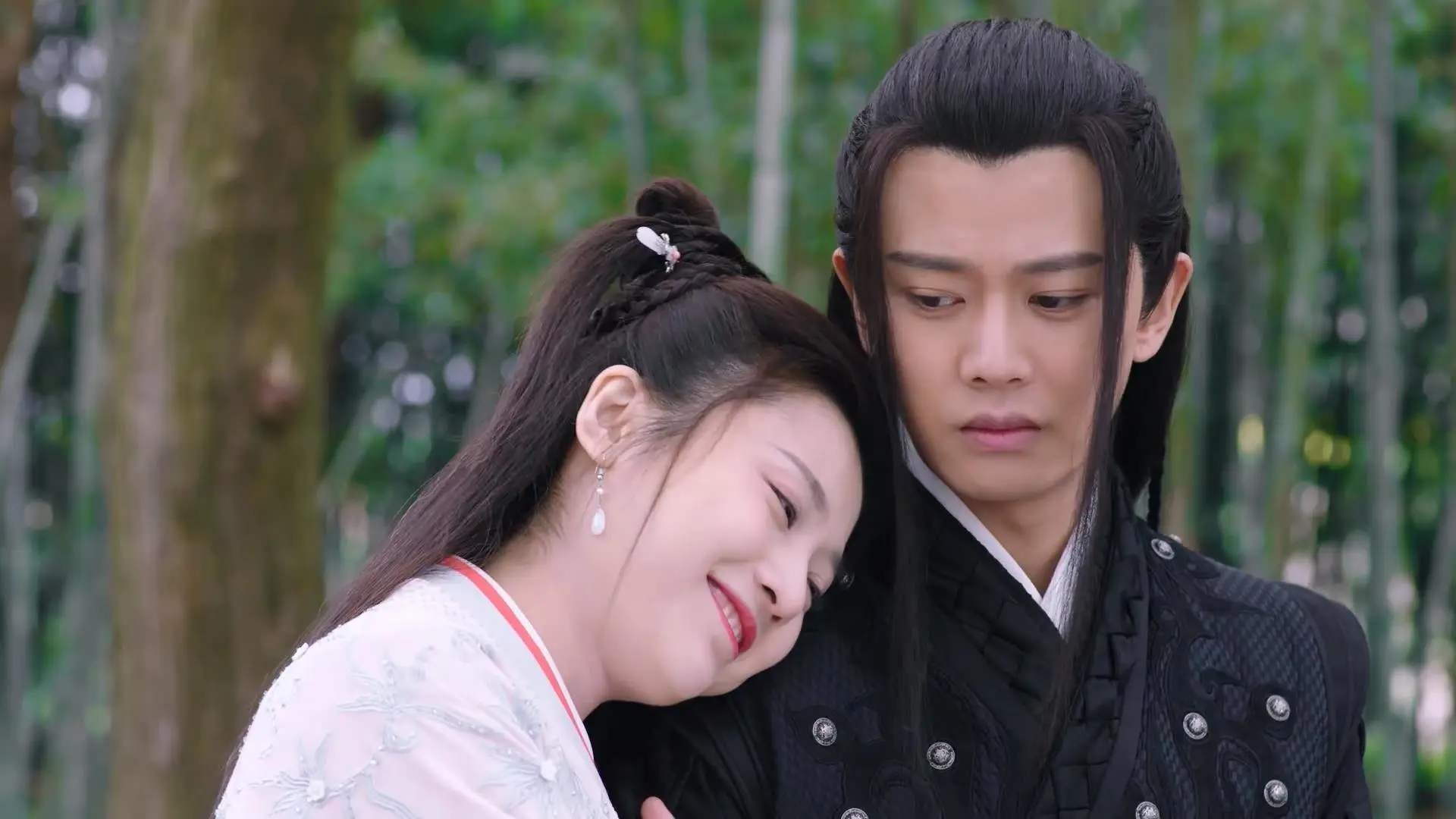 边锋传中选择是否因中锋风格影响落点策略，边锋和中锋哪个容易进球